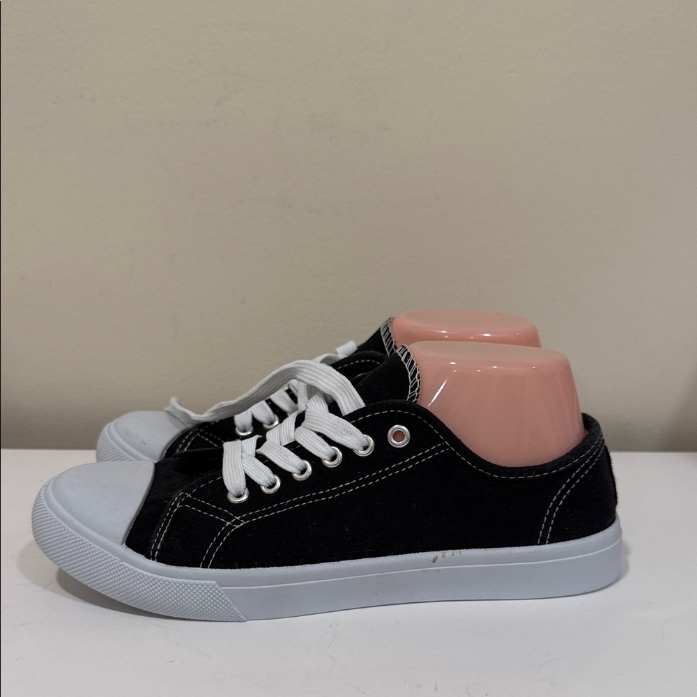 NEW - Bobbie Brooks Black and White Sneakers ( sz 8) - Picture 3 of 5
